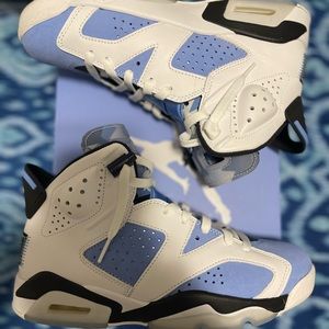 Air Jordan 6 UNC